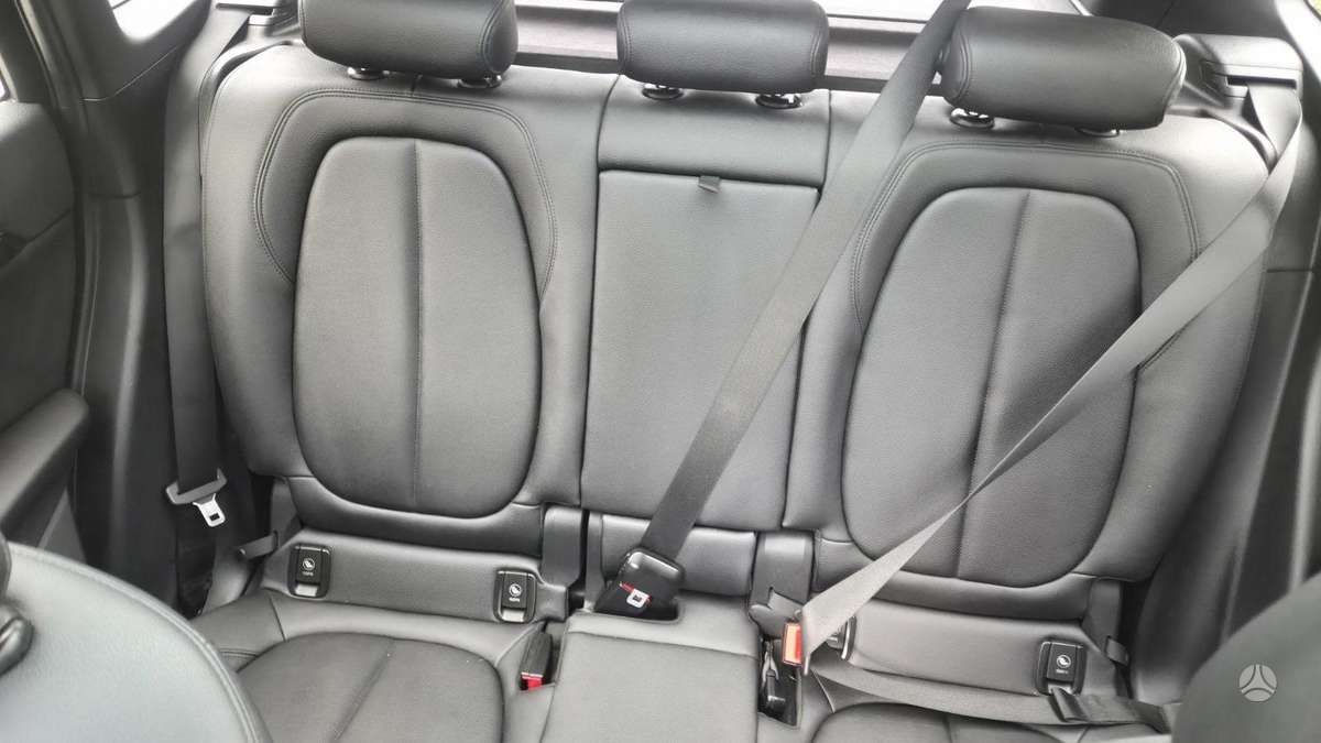 BMW X1, 2.0 l., off-road / crossover