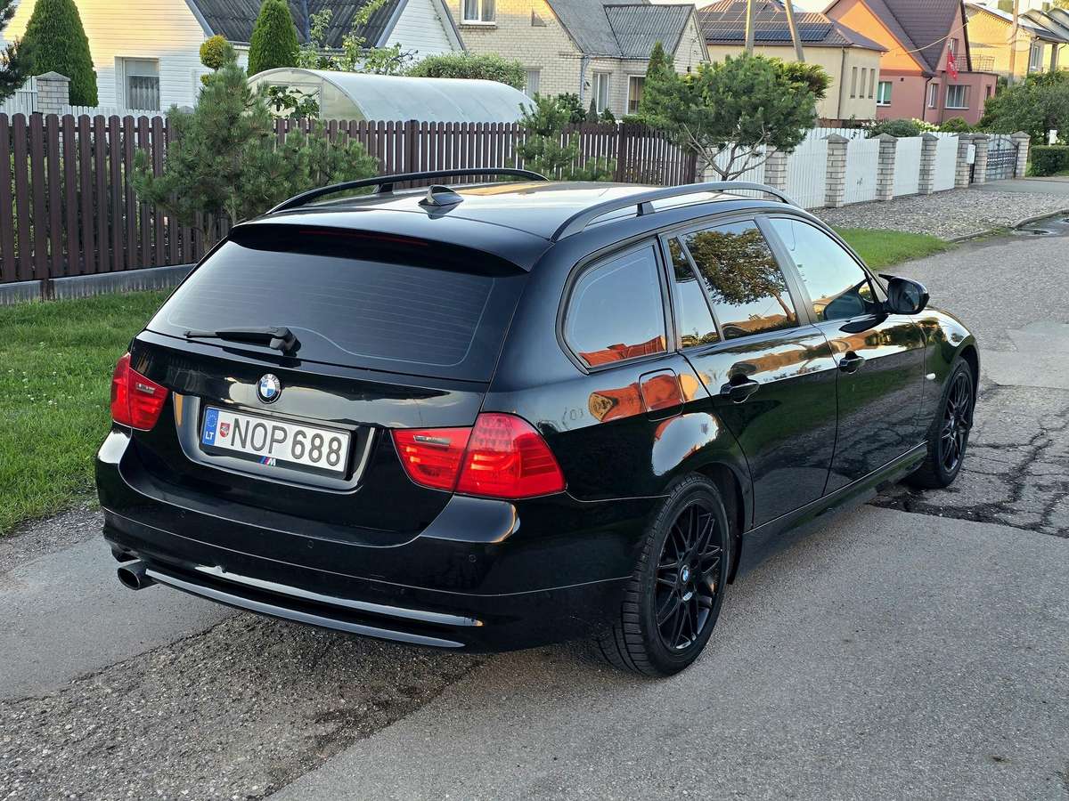 BMW 320, Универсал