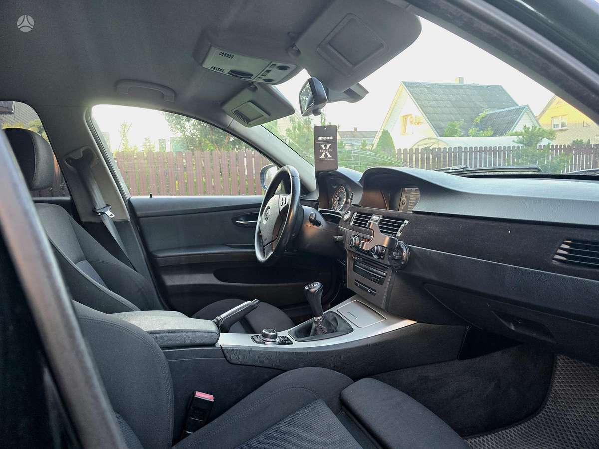 BMW 320, Универсал