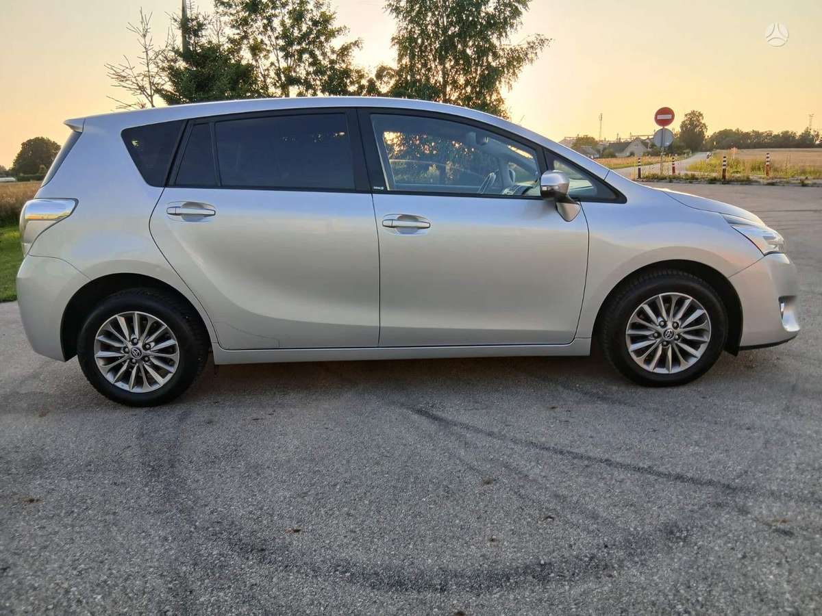 Toyota Verso - 5