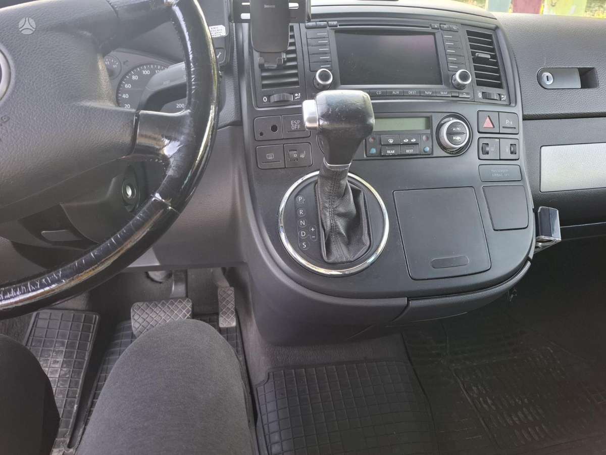 Volkswagen Multivan - 7