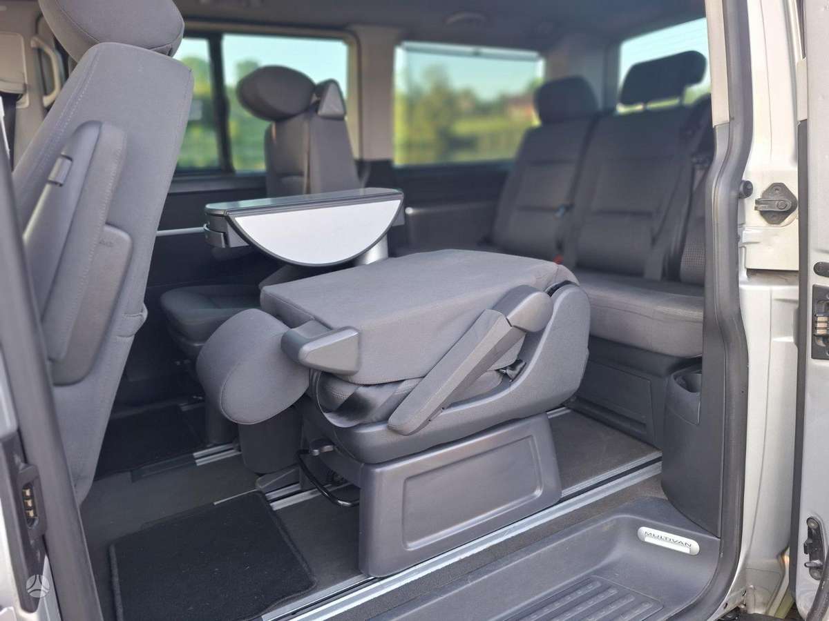 Volkswagen Multivan - 10