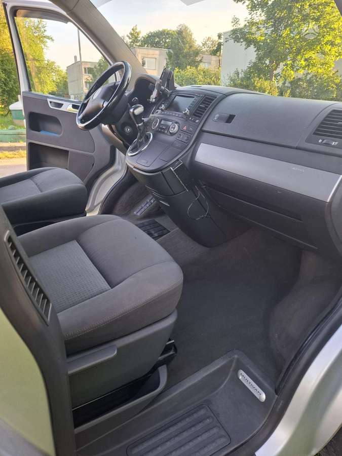 Volkswagen Multivan - 11