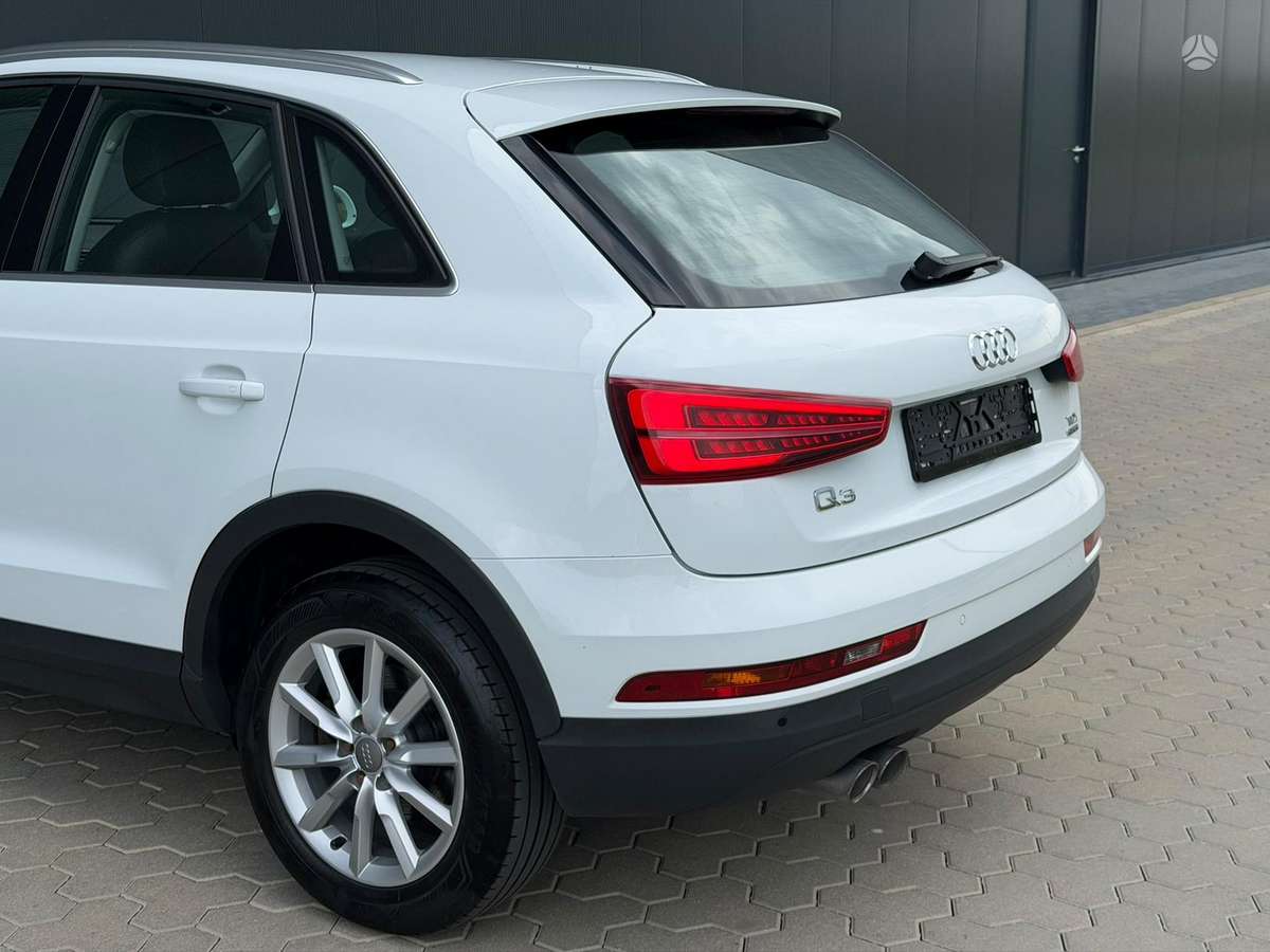 Audi Q3, 2.0 l., off-road / crossover