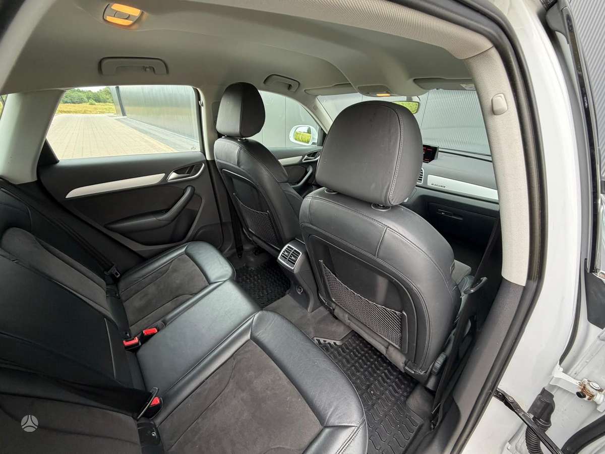 Audi Q3, 2.0 l., off-road / crossover