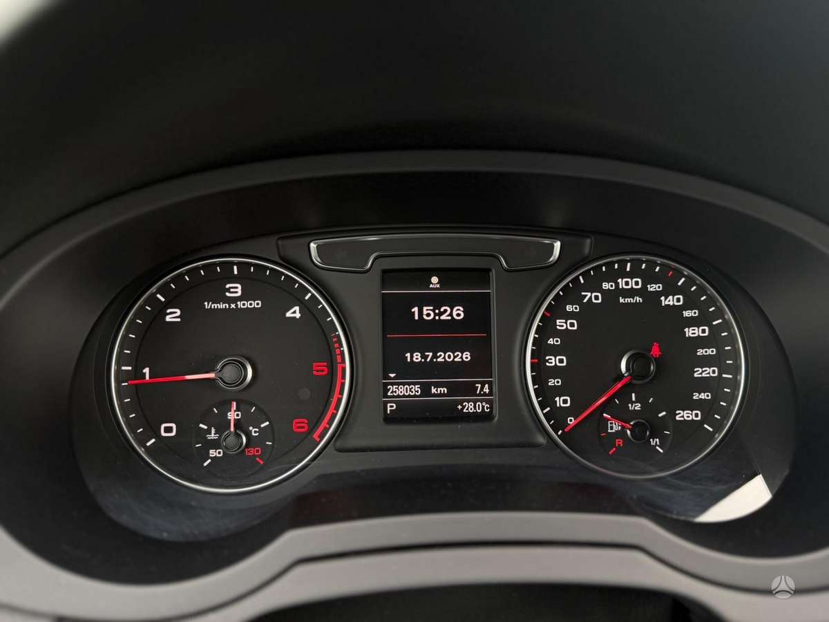 Audi Q3, 2.0 l., Внедорожник / Кроссовер