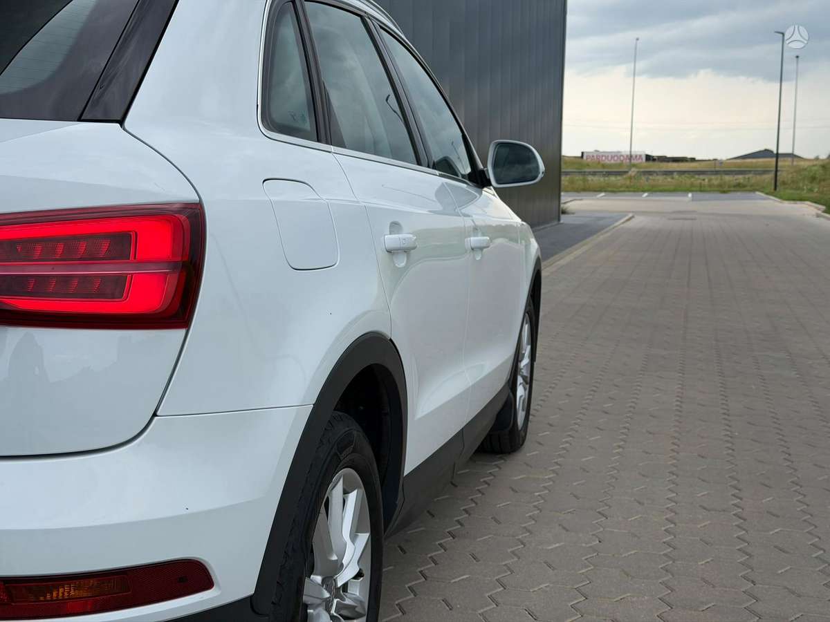 Audi Q3, 2.0 l., off-road / crossover