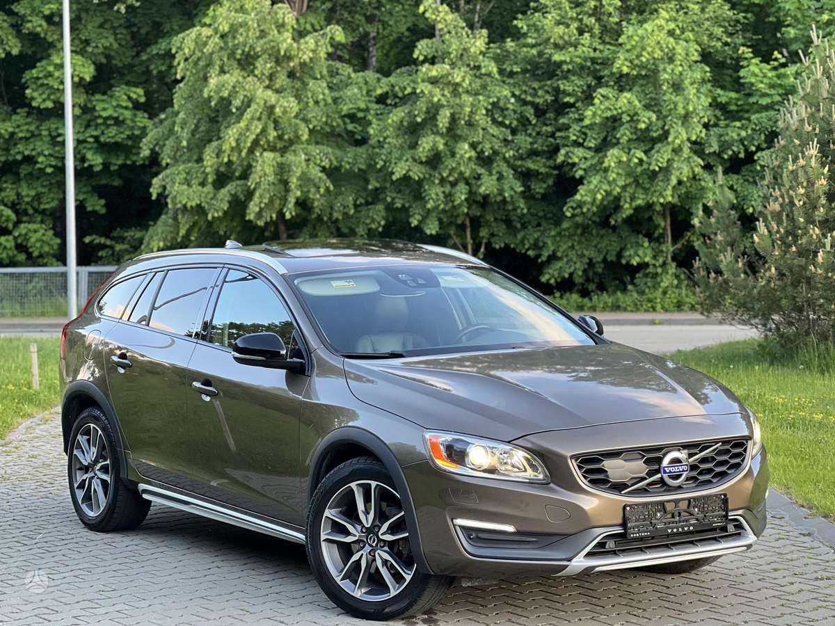 Volvo V60 Cross Country - 1