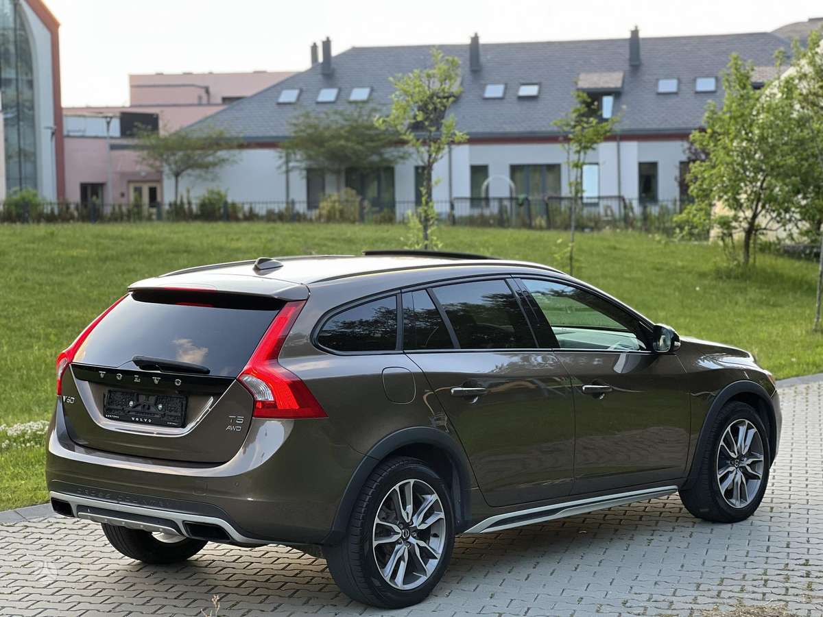 Volvo V60 Cross Country - 5