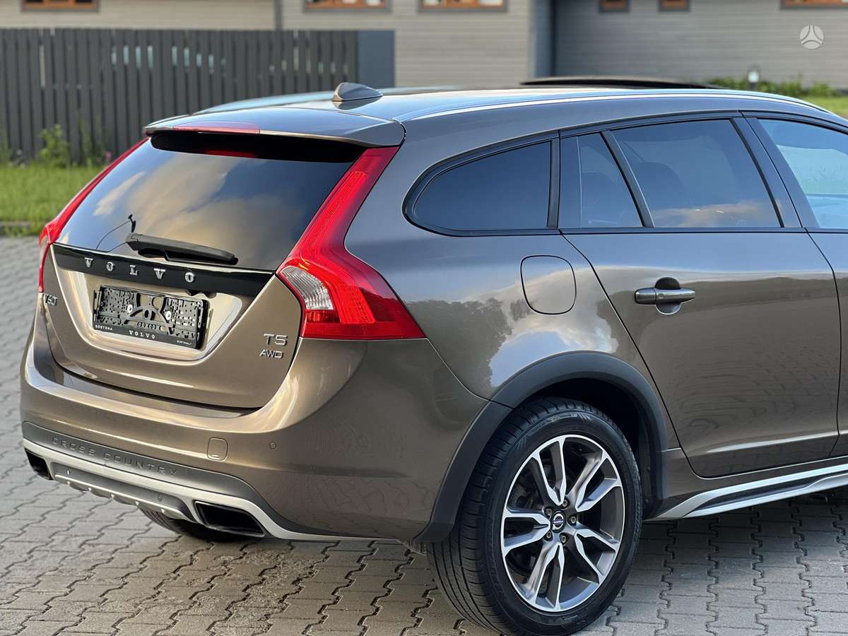 Volvo V60 Cross Country - 9