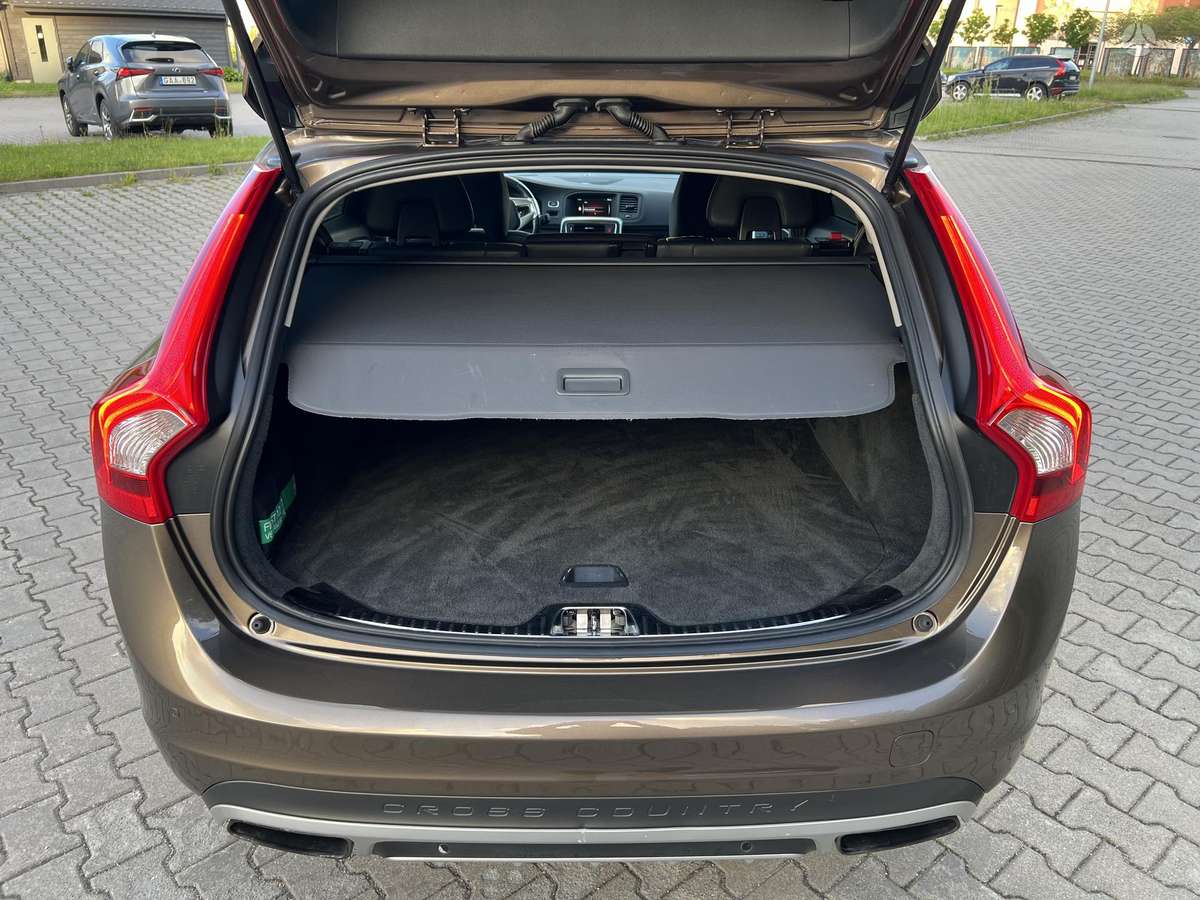 Volvo V60 Cross Country - 12