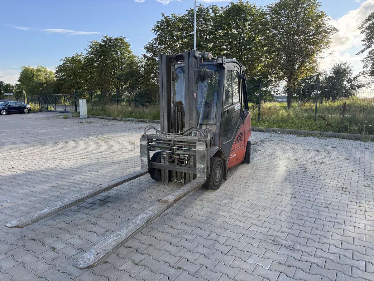 Linde H-25, forklifts