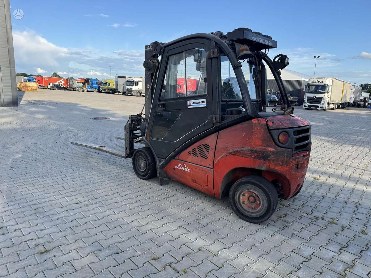 Linde H-25, forklifts