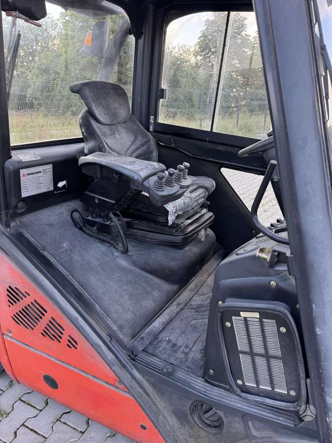 Linde H-25, forklifts