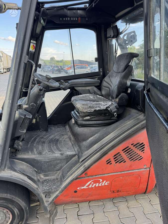 Linde H-25, forklifts