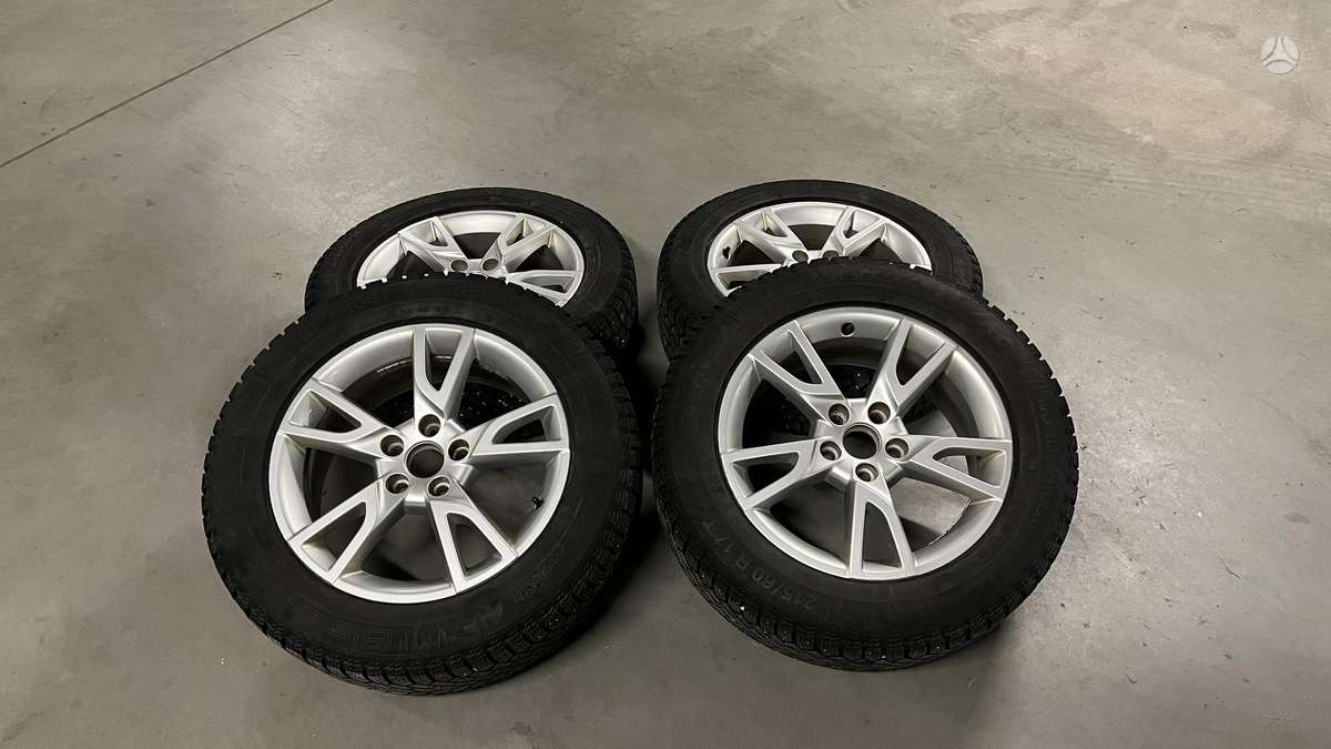 Audi Q3, 2.0 l., off-road / crossover