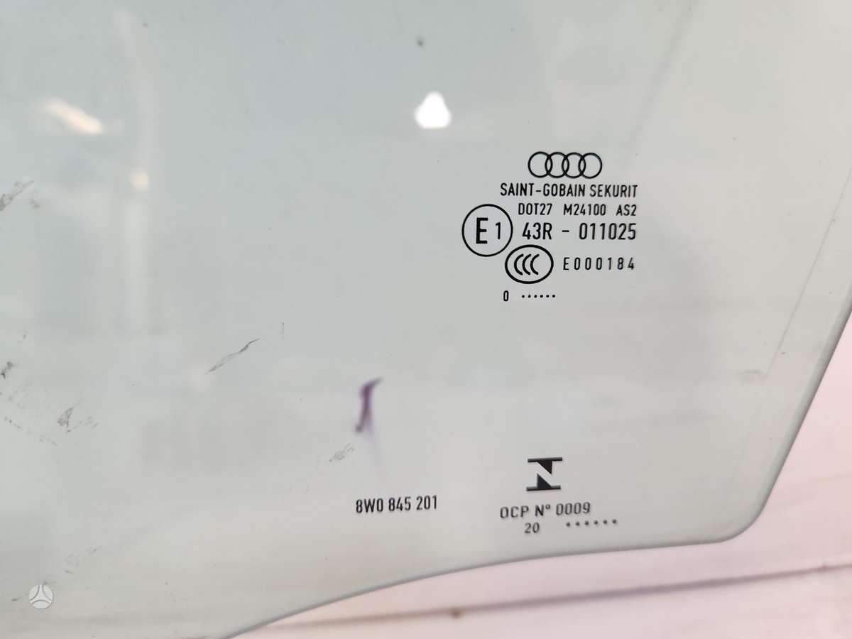 Audi A4, 8W0 845 201, stiklai