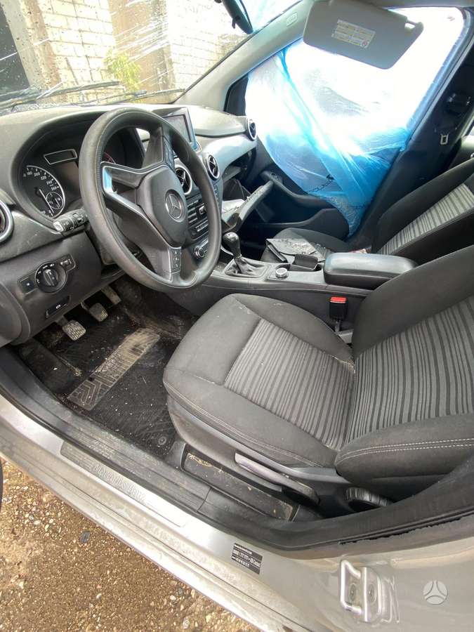 Mercedes-Benz B180