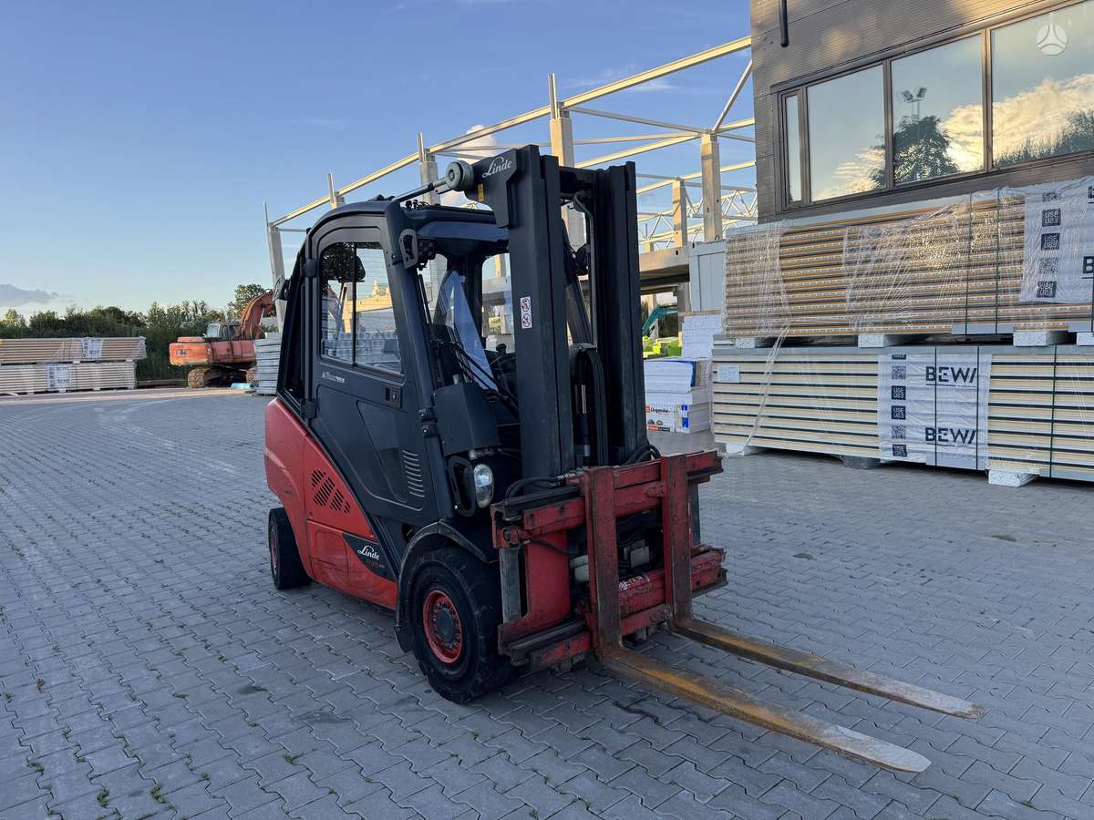 Linde H-25, forklifts