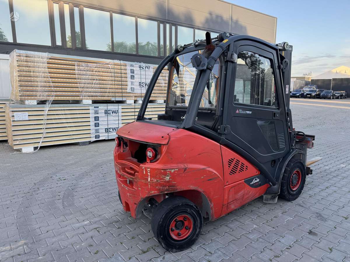 Linde H-25, forklifts