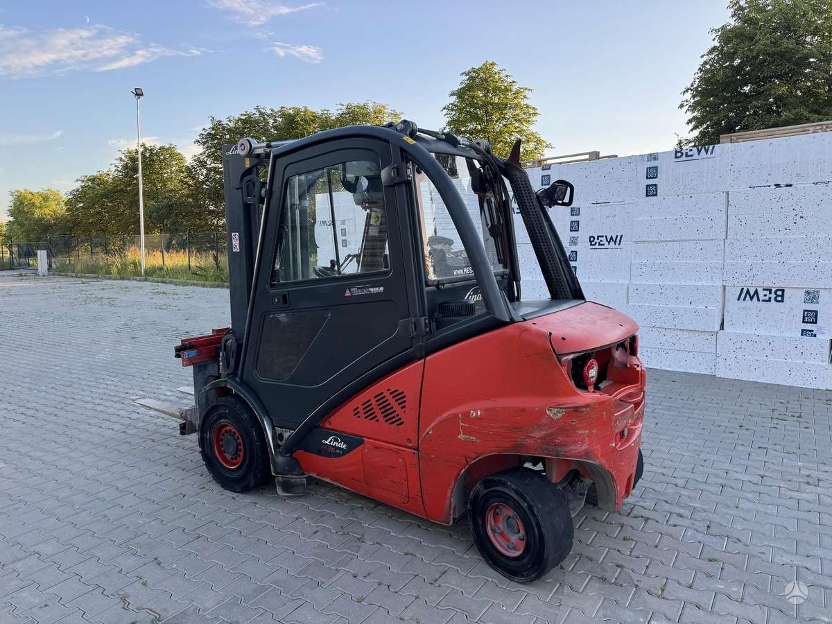 Linde H-25, forklifts