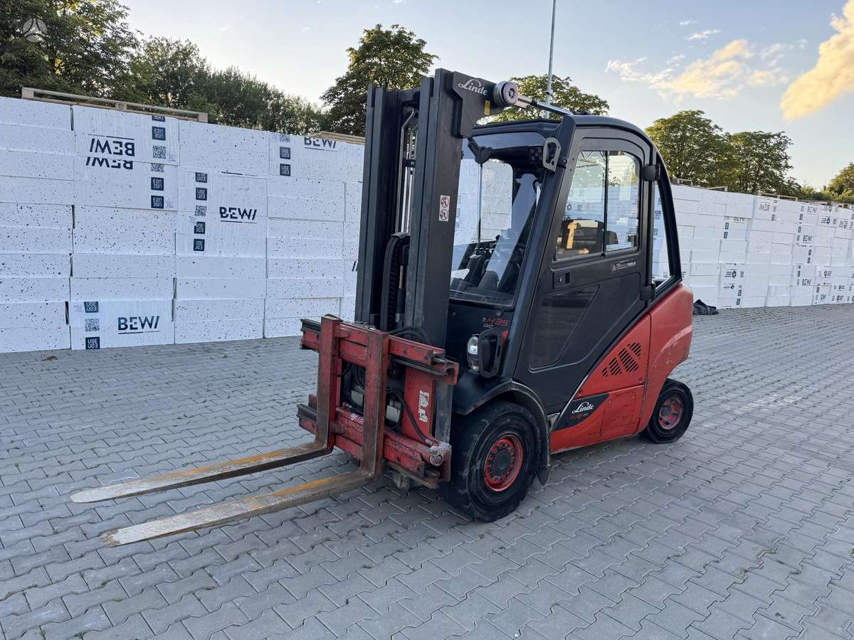Linde H-25, forklifts