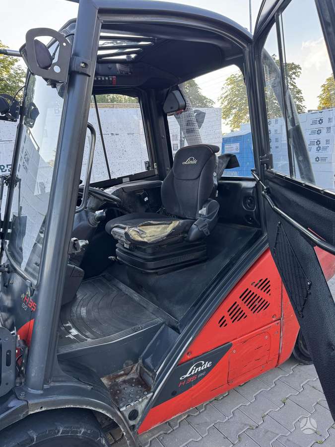 Linde H-25, forklifts
