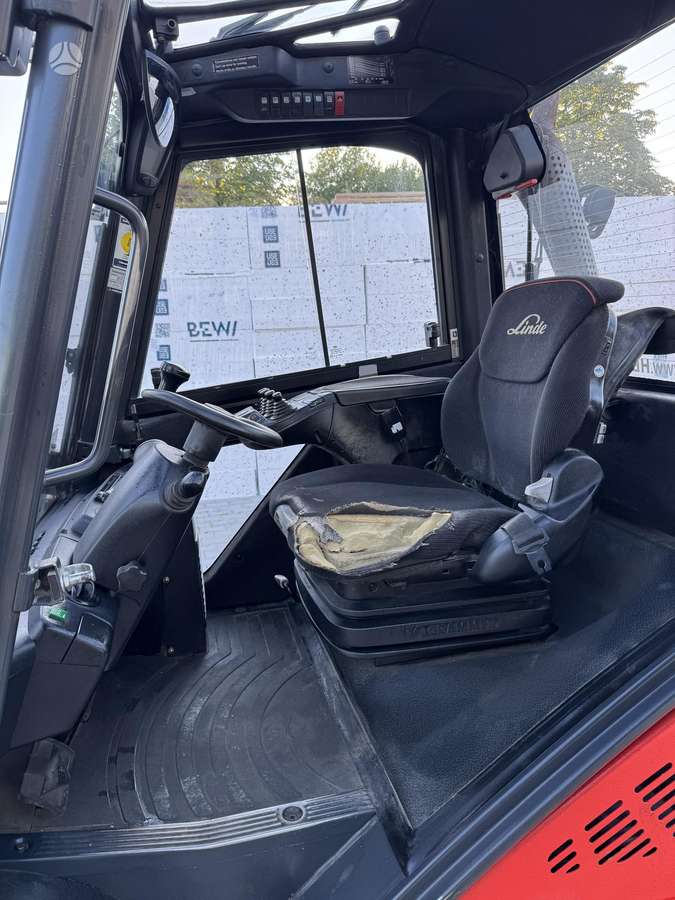 Linde H-25, forklifts
