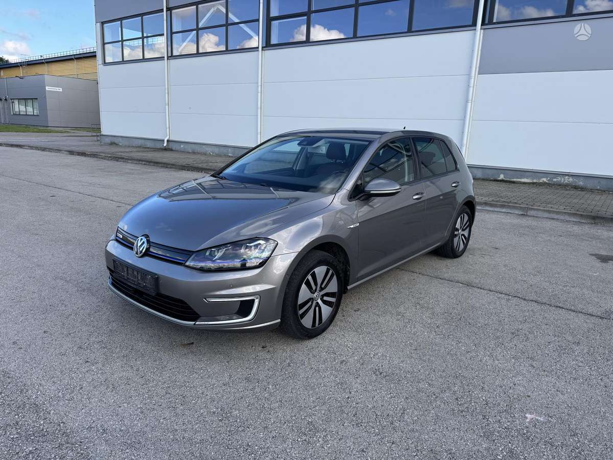 Volkswagen Golf, Седан