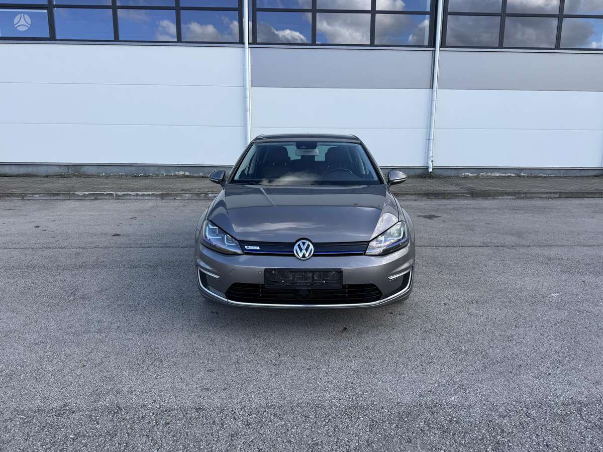Volkswagen Golf, Седан