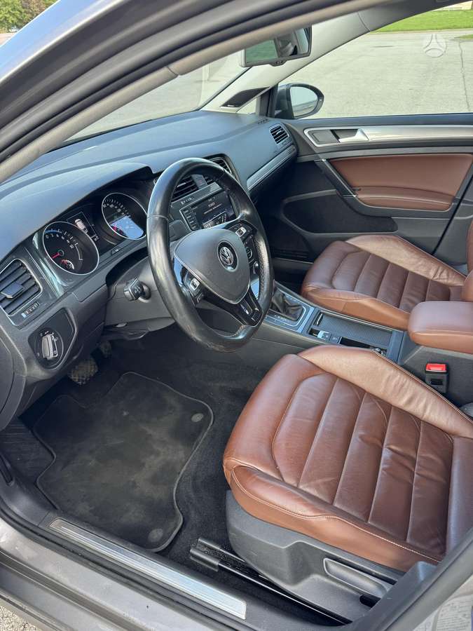 Volkswagen Golf, Седан