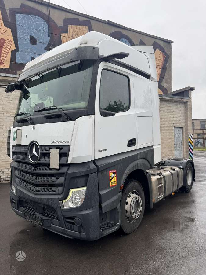Mercedes-Benz 1845 Actros MP5 Bigspace, double sleeper
