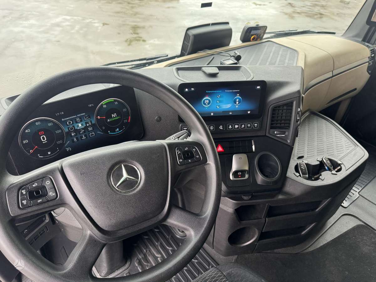 Mercedes-Benz 1845 Actros MP5 Bigspace, double sleeper
