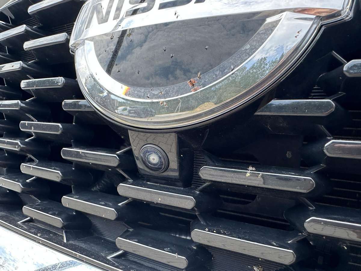 Nissan Qashqai dalimis. Priekiniai zibintai slenkstis