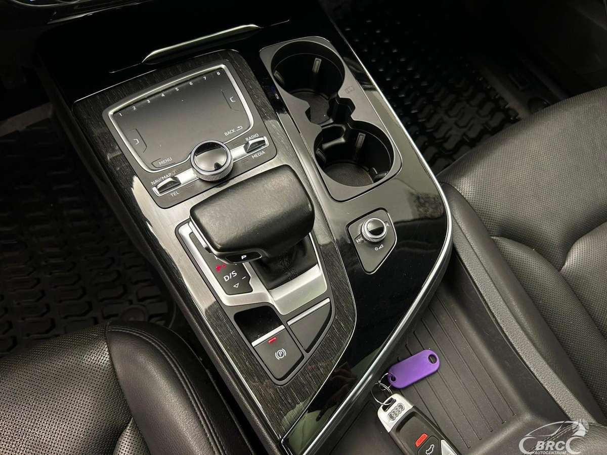 Audi Q7, 3.0 l., off-road / crossover