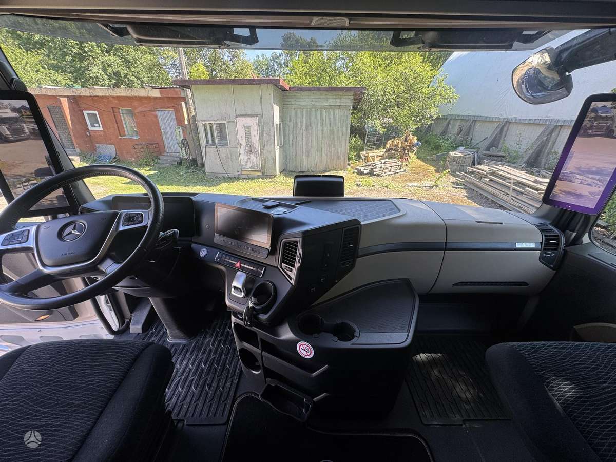 Mercedes-Benz 1853 EDITION, double sleeper