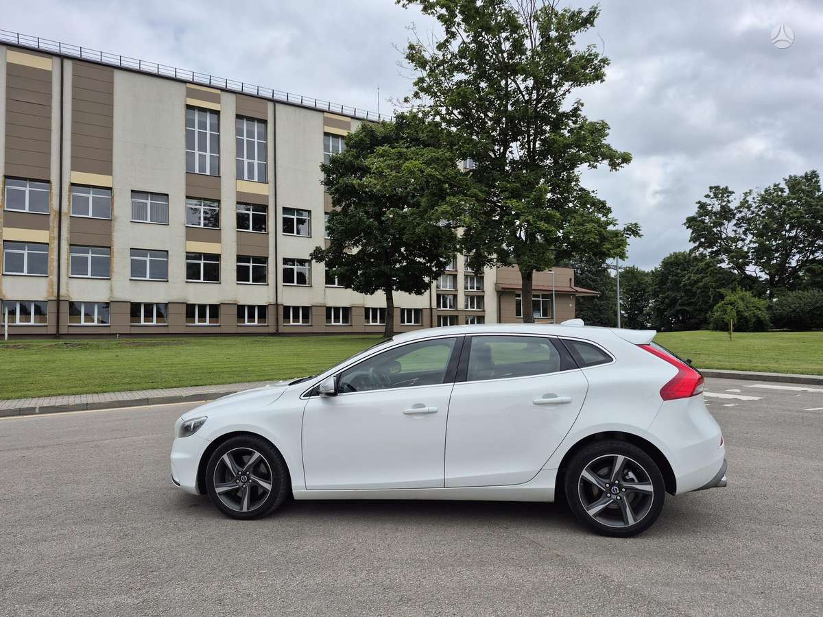 Volvo V40, 2.0 l., hatchback
