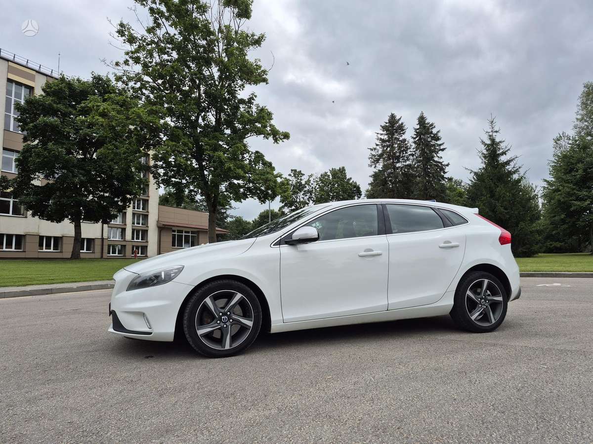 Volvo V40, 2.0 l., hatchback