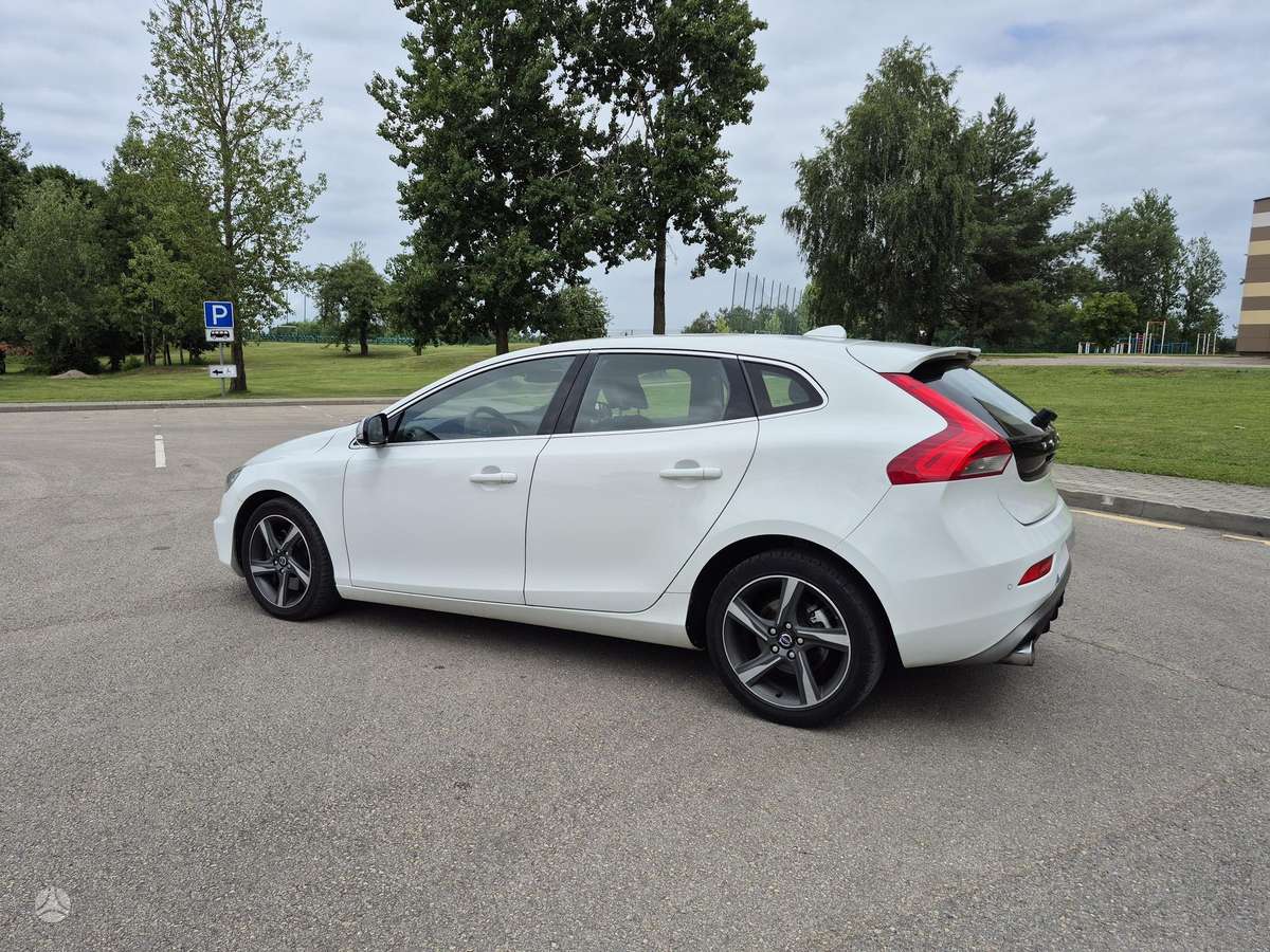 Volvo V40, 2.0 l., hatchback