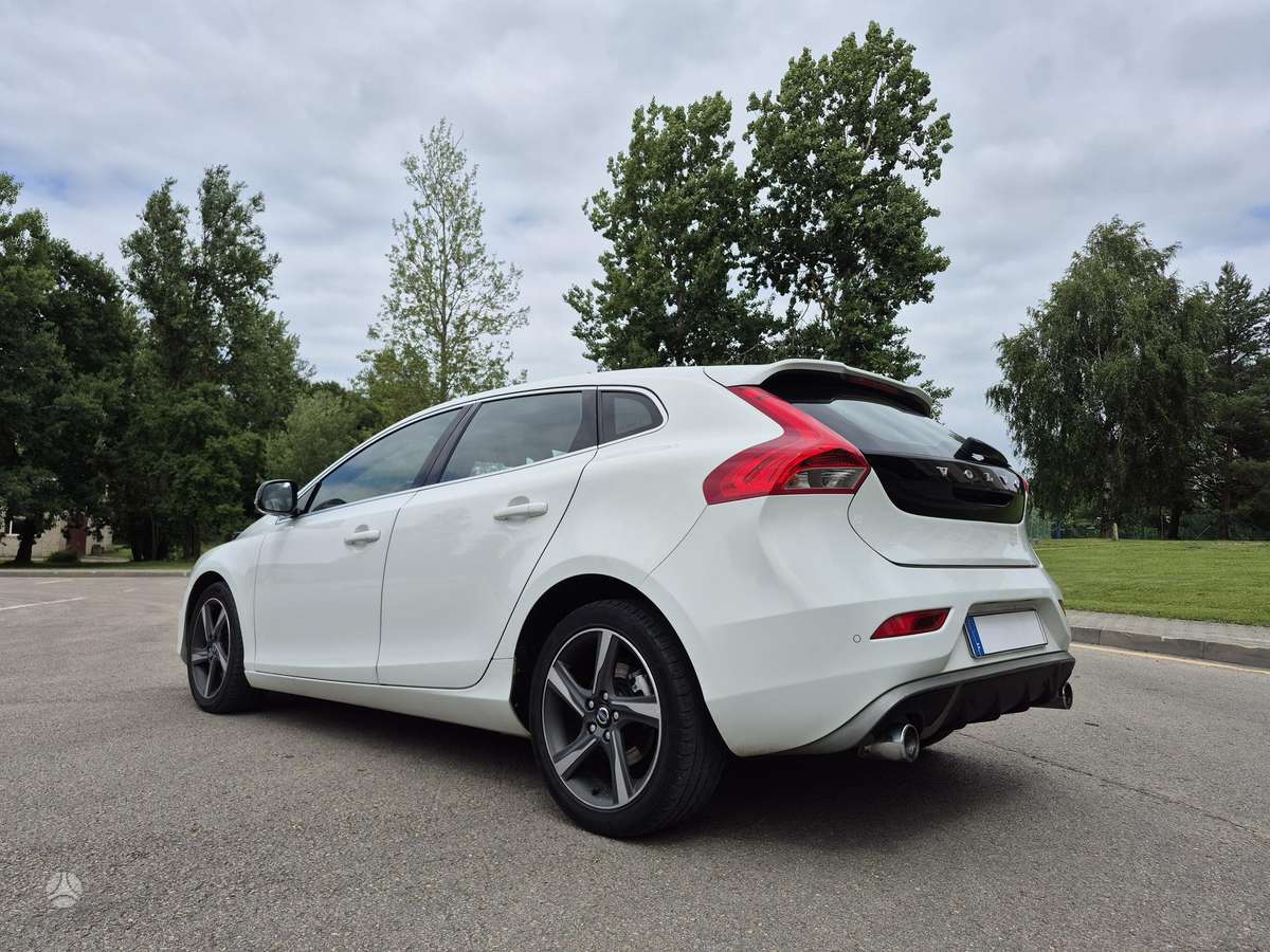 Volvo V40, 2.0 l., hatchback