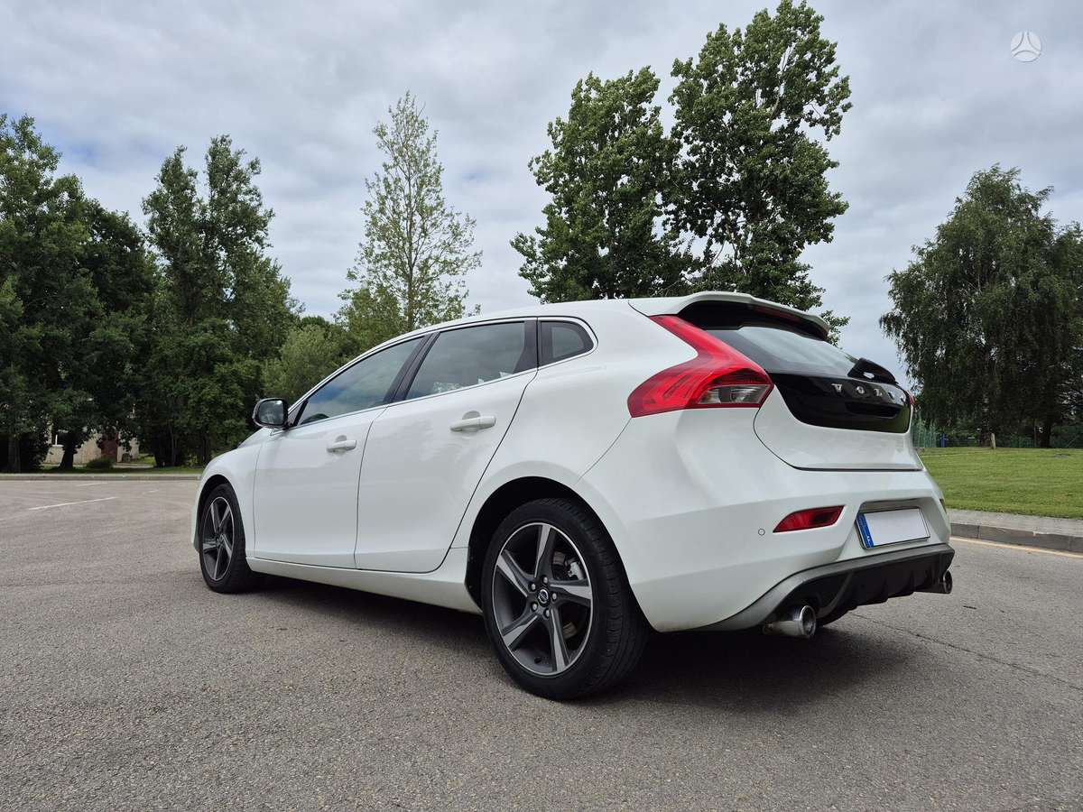 Volvo V40, 2.0 l., hatchback