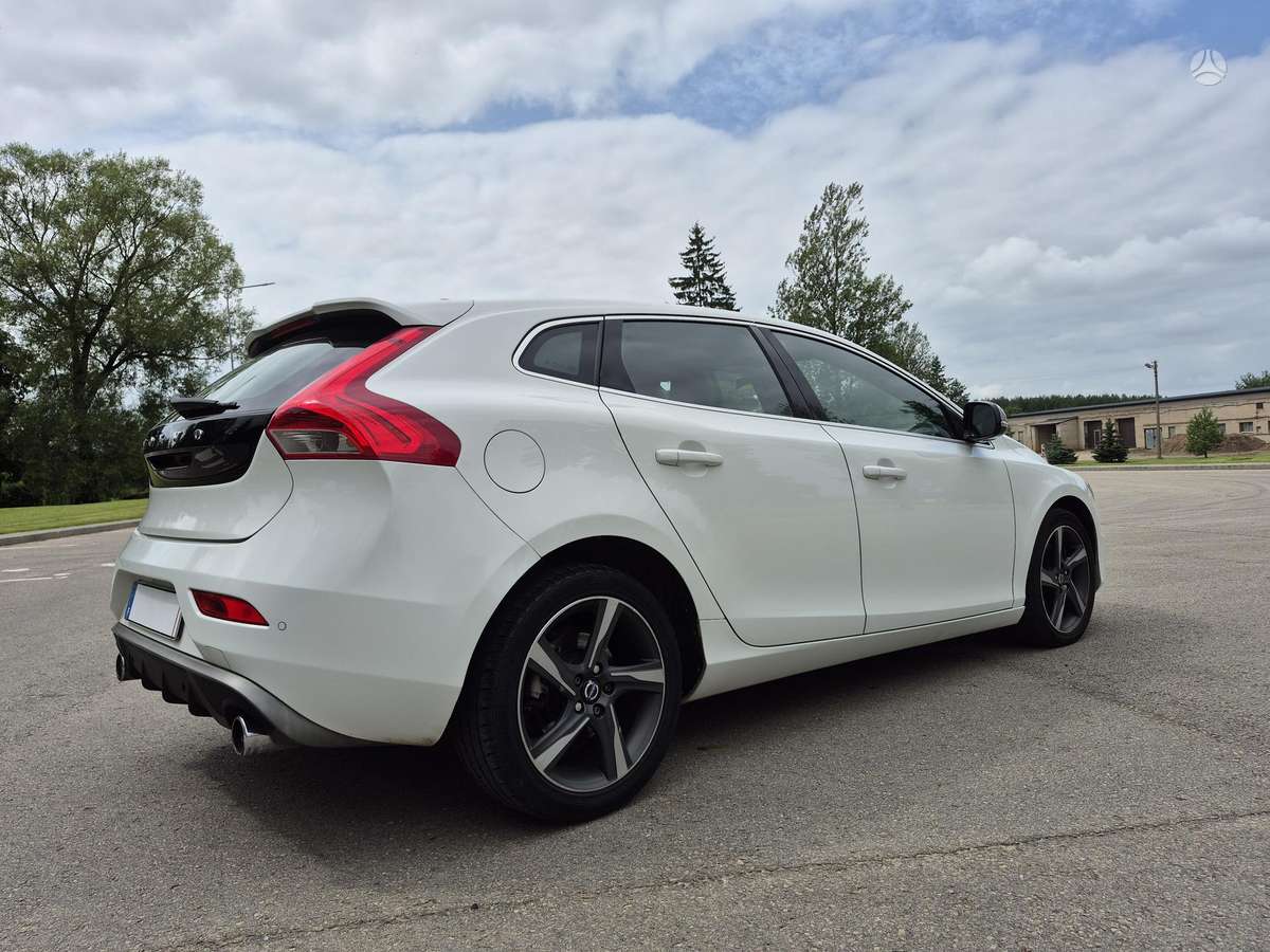 Volvo V40, 2.0 l., hatchback