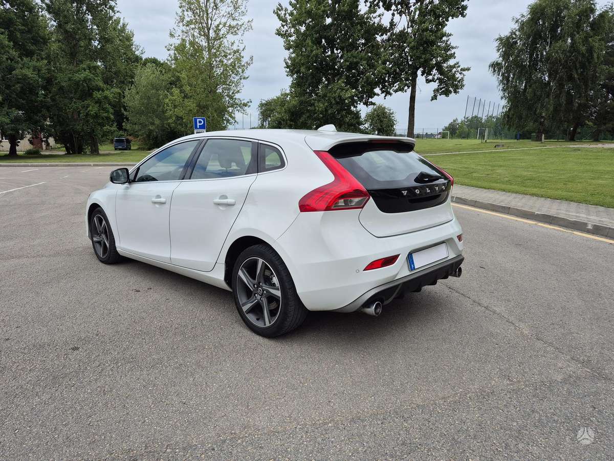 Volvo V40, 2.0 l., hatchback