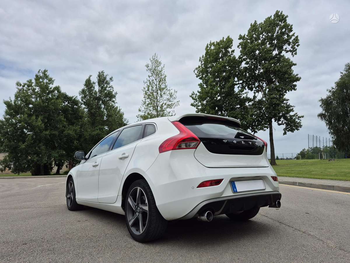 Volvo V40, 2.0 l., hatchback
