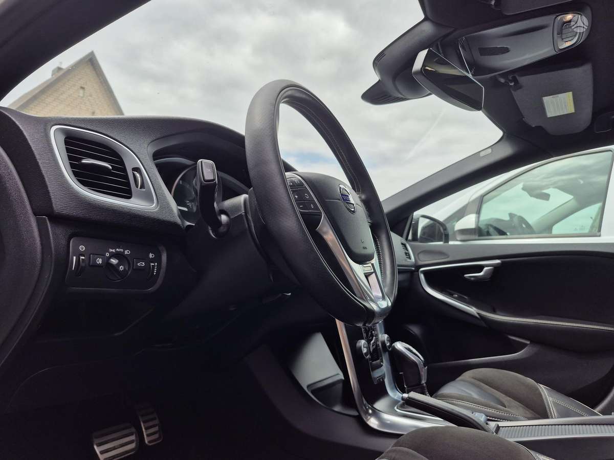 Volvo V40, 2.0 l., hatchback