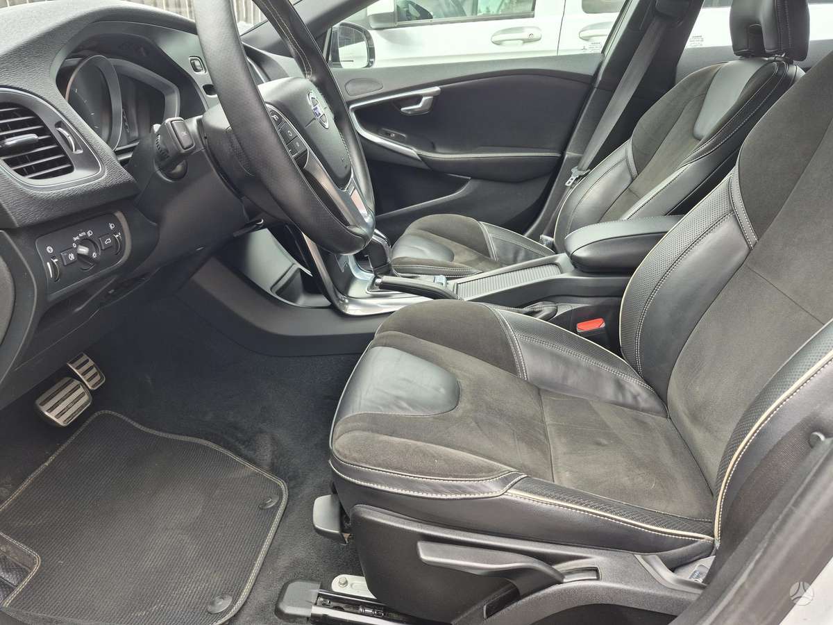 Volvo V40, 2.0 l., hatchback