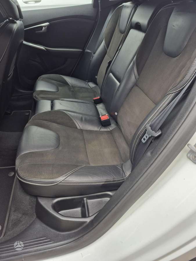 Volvo V40, 2.0 l., hatchback