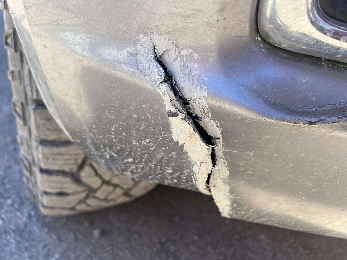 Nissan Navara for parts. Parduodamas visas ant dalių kėbulo defektai mu štas de