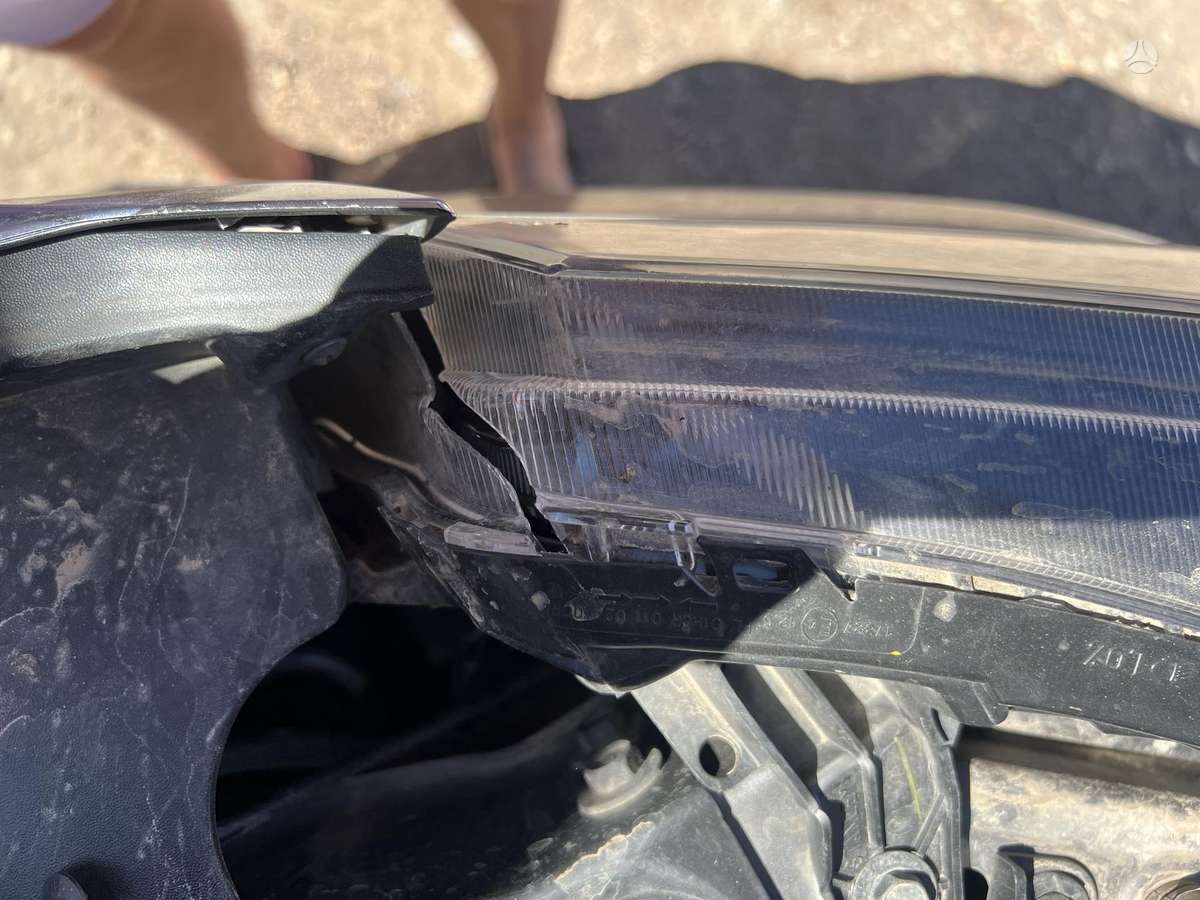 Nissan Navara for parts. Parduodamas visas ant dalių kėbulo defektai mu štas de