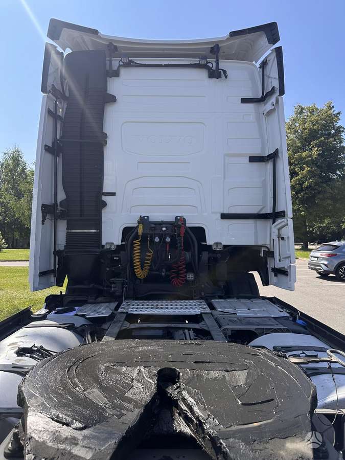 Volvo FH460, double sleeper